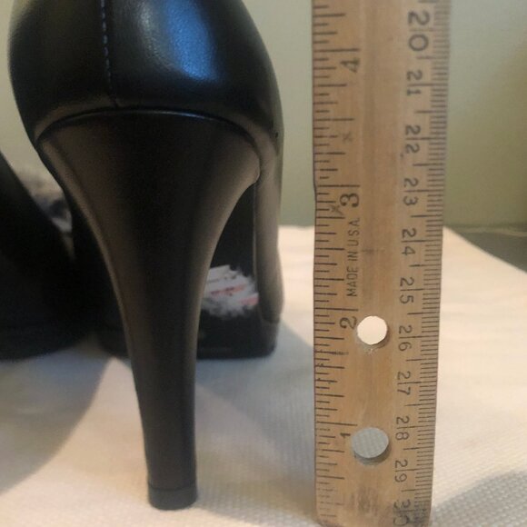 NEW (NWOT) Carisma Italian black leather platform pumps w/ gray fur sz 9 - Picture 15 of 15